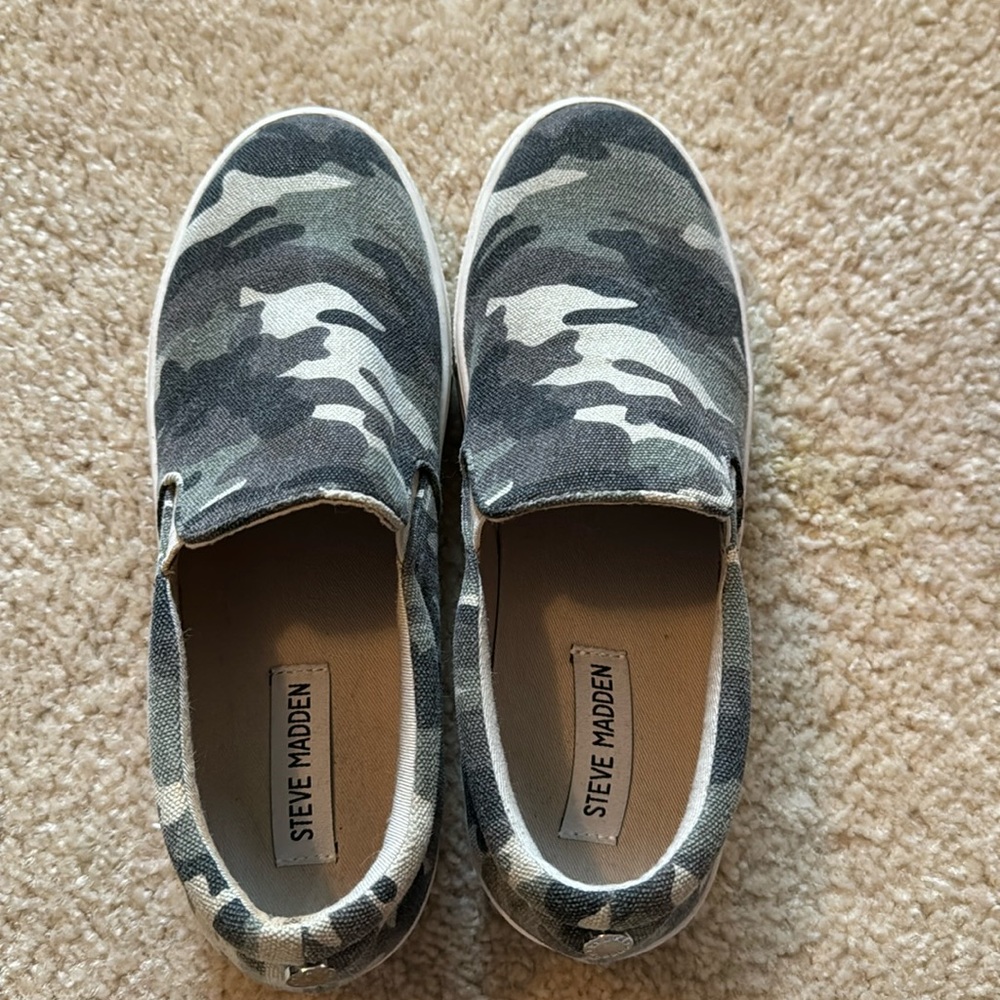 Steve Madden Women’s Camouflage Slip-On Shoe | Size 7.5